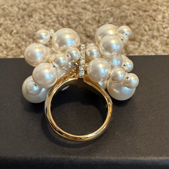 SALE🍁🌟Vintage Collectors Signed Swarovski Statement Gold Ring with faux Pearls - Picture 6 of 6